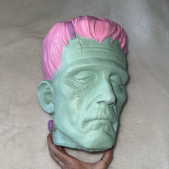Halloween pastel Frankenstein head decor - Picture 1 of 10